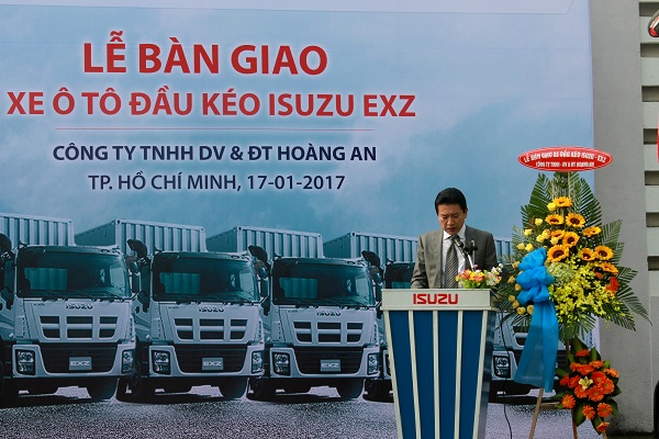 ISUZU VÂN NAM BÀN GIAO LÔ 10 XE ĐẦU KÉO EXZ CHO HOÀNG AN