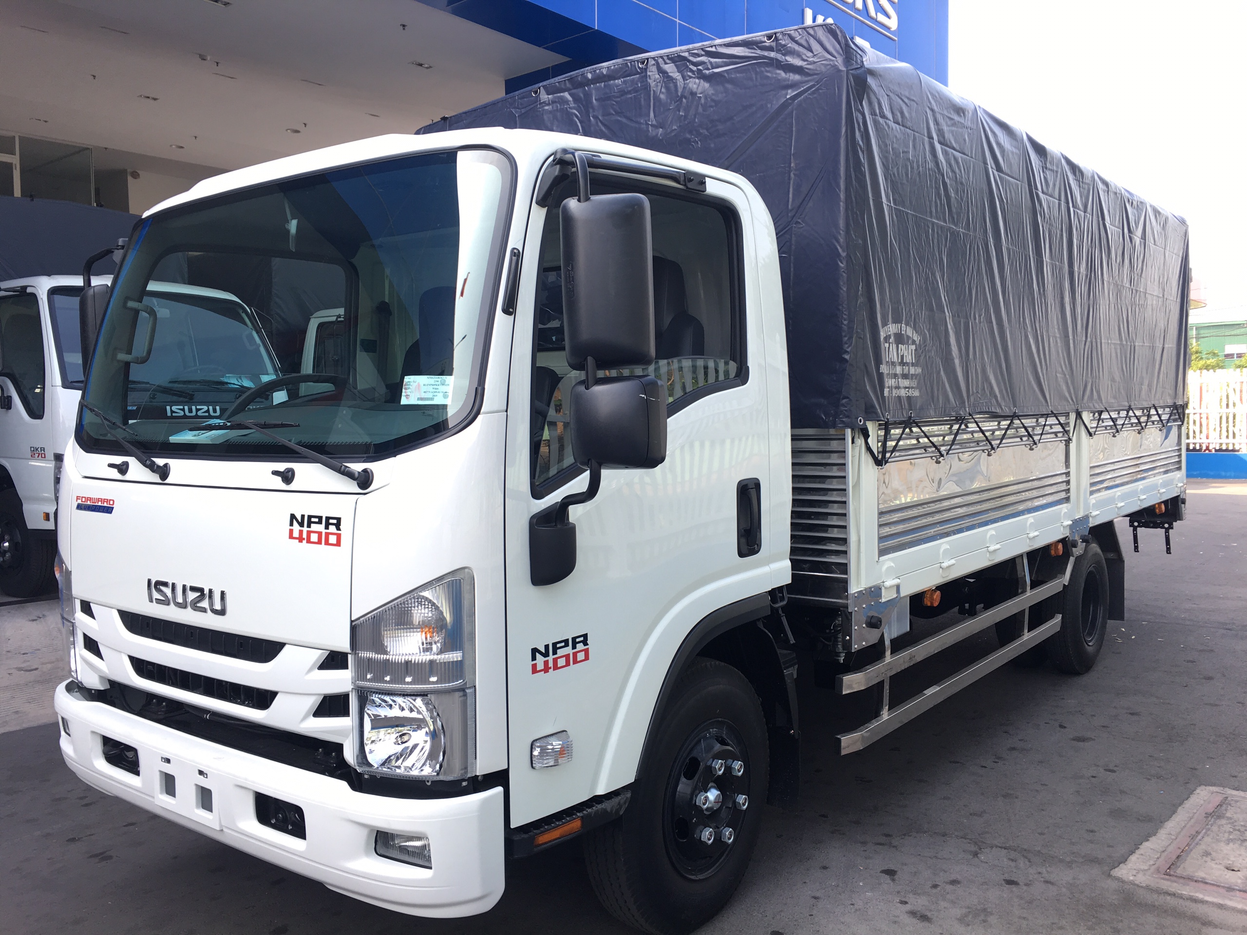ISUZU NPR85KE5A (NPR 400) THÙNG MUI BẠT - TẢI TRỌNG 3490 (KG)/ 3900 (KG)