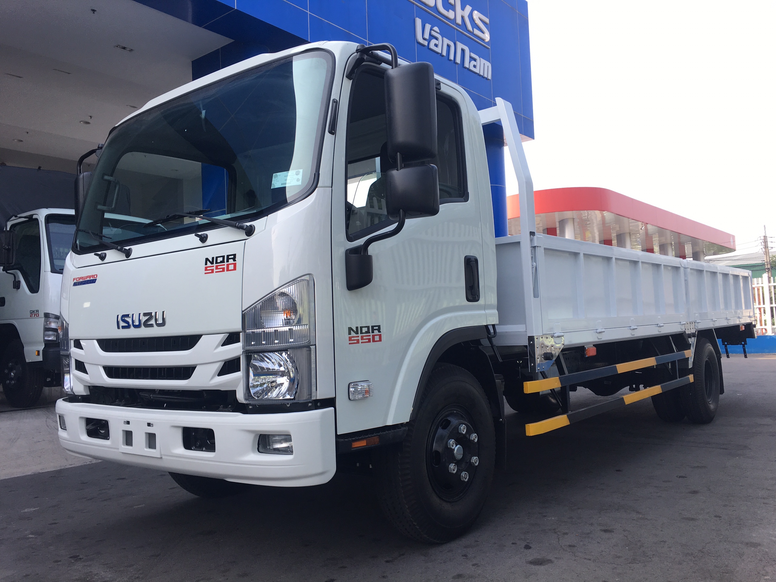 ISUZU NQR 550 (NQR75ME5) THÙNG LỬNG TẢI TRỌNG 4990KG/ 5900KG - THÙNG DÀI 6,2M