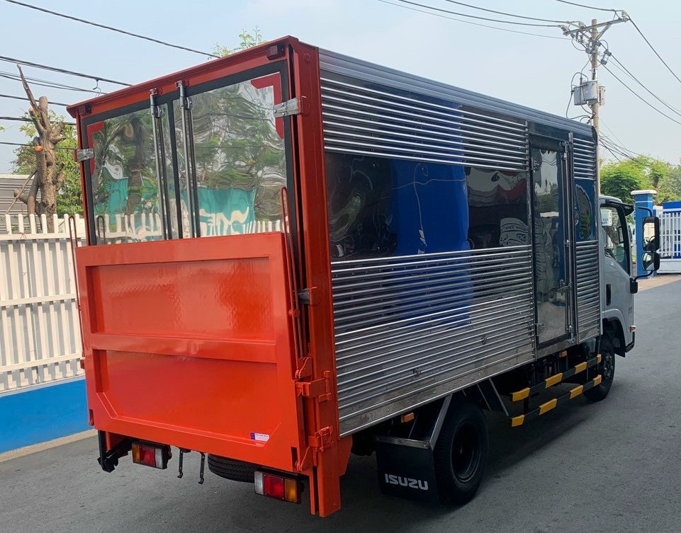 ISUZU QMR77HE5A (QKR 210) THÙNG KÍN BỬNG NÂNG TẢI TRỌNG 1900KG - THÙNG DÀI 4.3 M