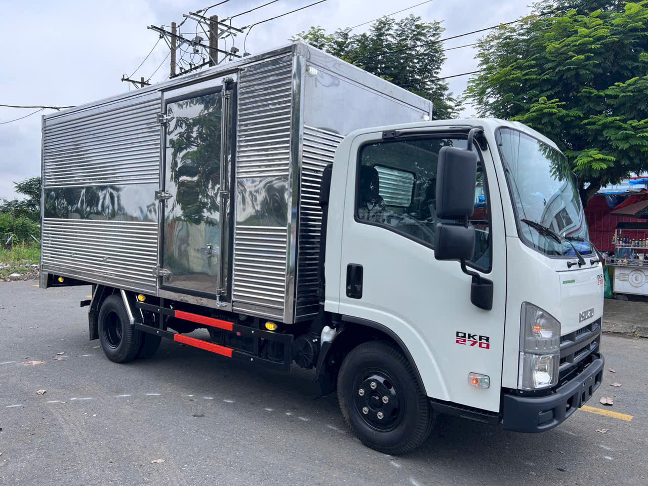 ISUZU QMR77HE5 (QKR 270) THÙNG KÍN 2490KG /2790KG - THÙNG DÀI 4.4 M