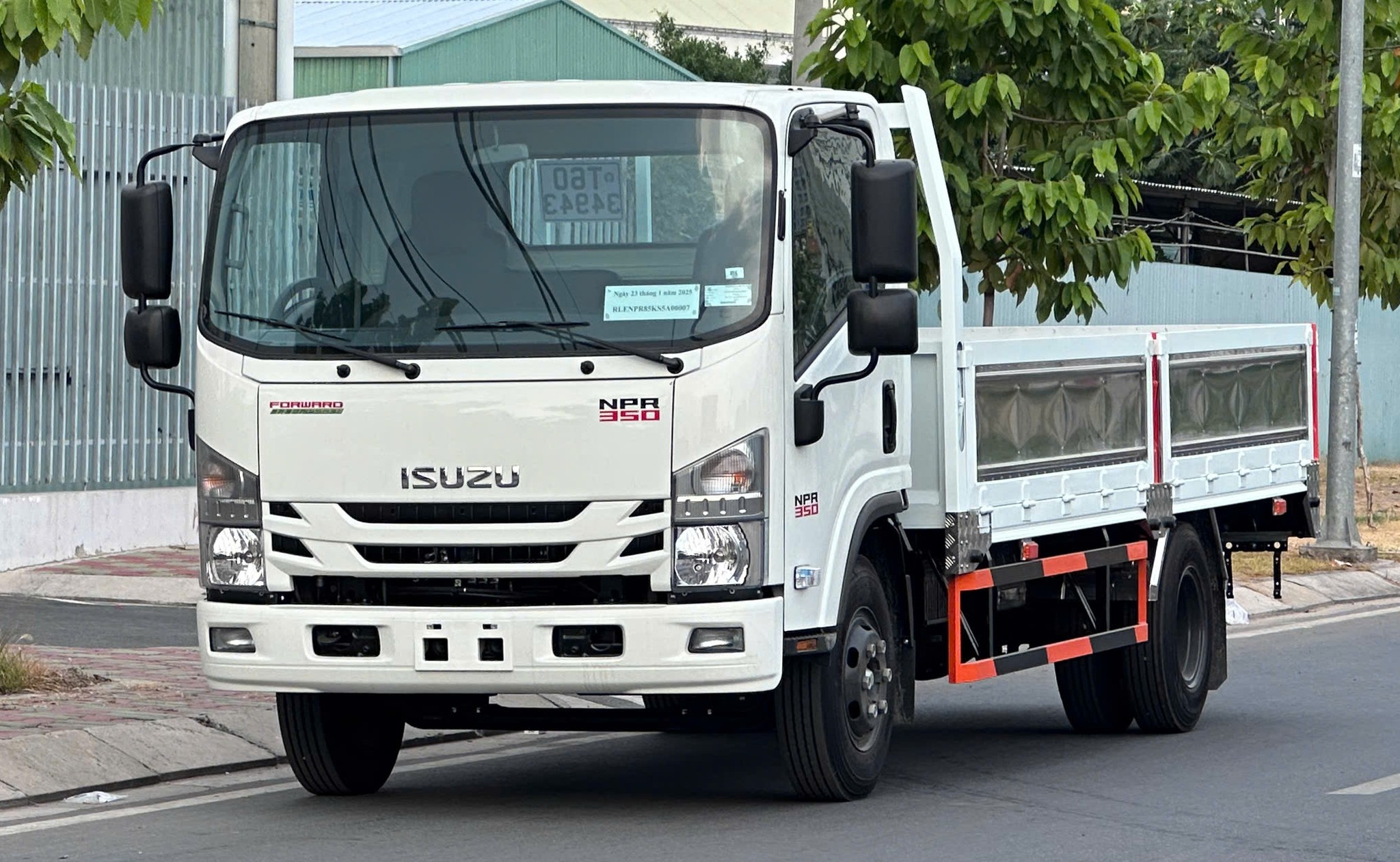 ISUZU NPR85KE5 (NPR 400) THÙNG LỬNG 3490KG / 3900KG - THÙNG DÀI 5,2M