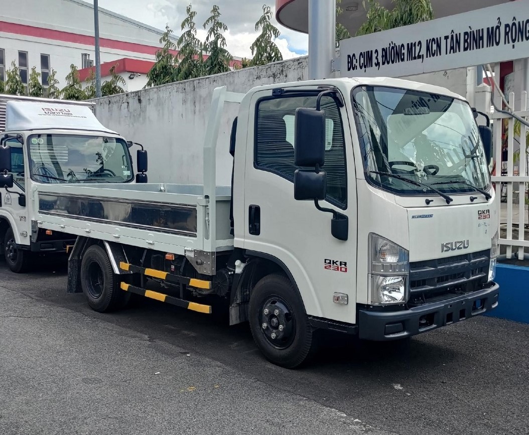 ISUZU QLR77FE5 (QKR 230) THÙNG LỬNG TẢI TRỌNG 1990KG/ 2280KG - THÙNG DÀI 3,6M