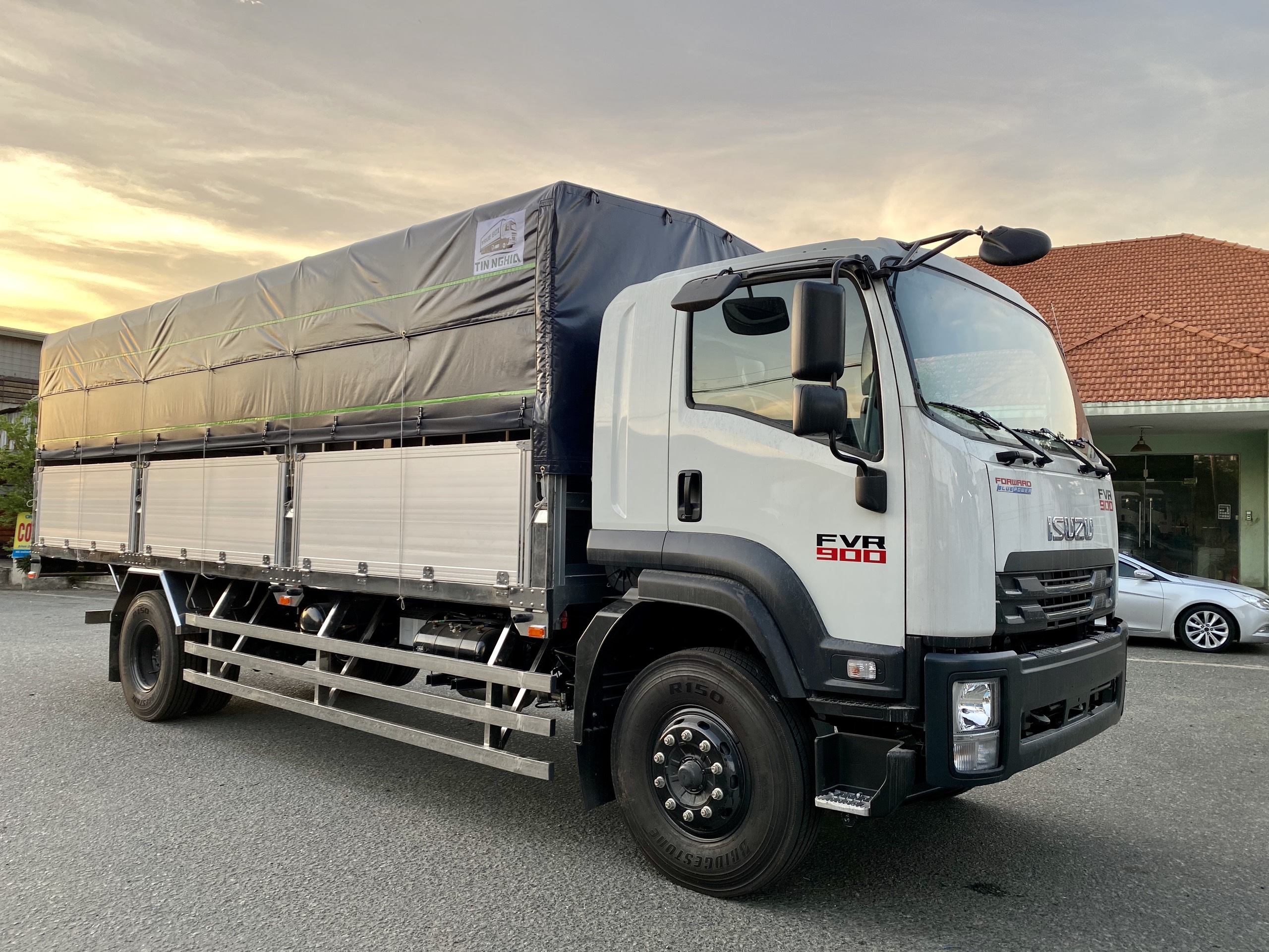 ISUZU 8 TẤN FVR34SE5 THÙNG DÀI 8,2M - FVR 900 THÙNG DÀI 8,2M