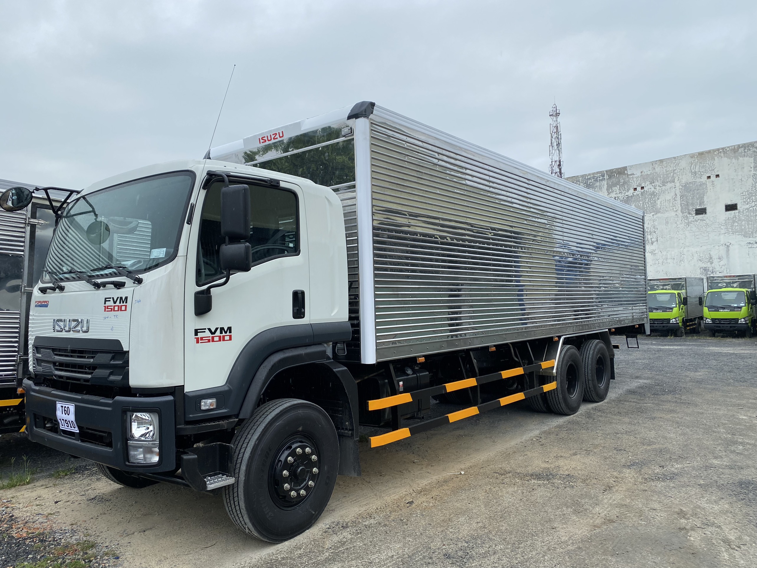 ISUZU 15 TẤN  FVM60TE5 THÙNG DÀI 7.8M - ISUZU 3 CHÂN FVM 1500 THÙNG DÀI 7.8M