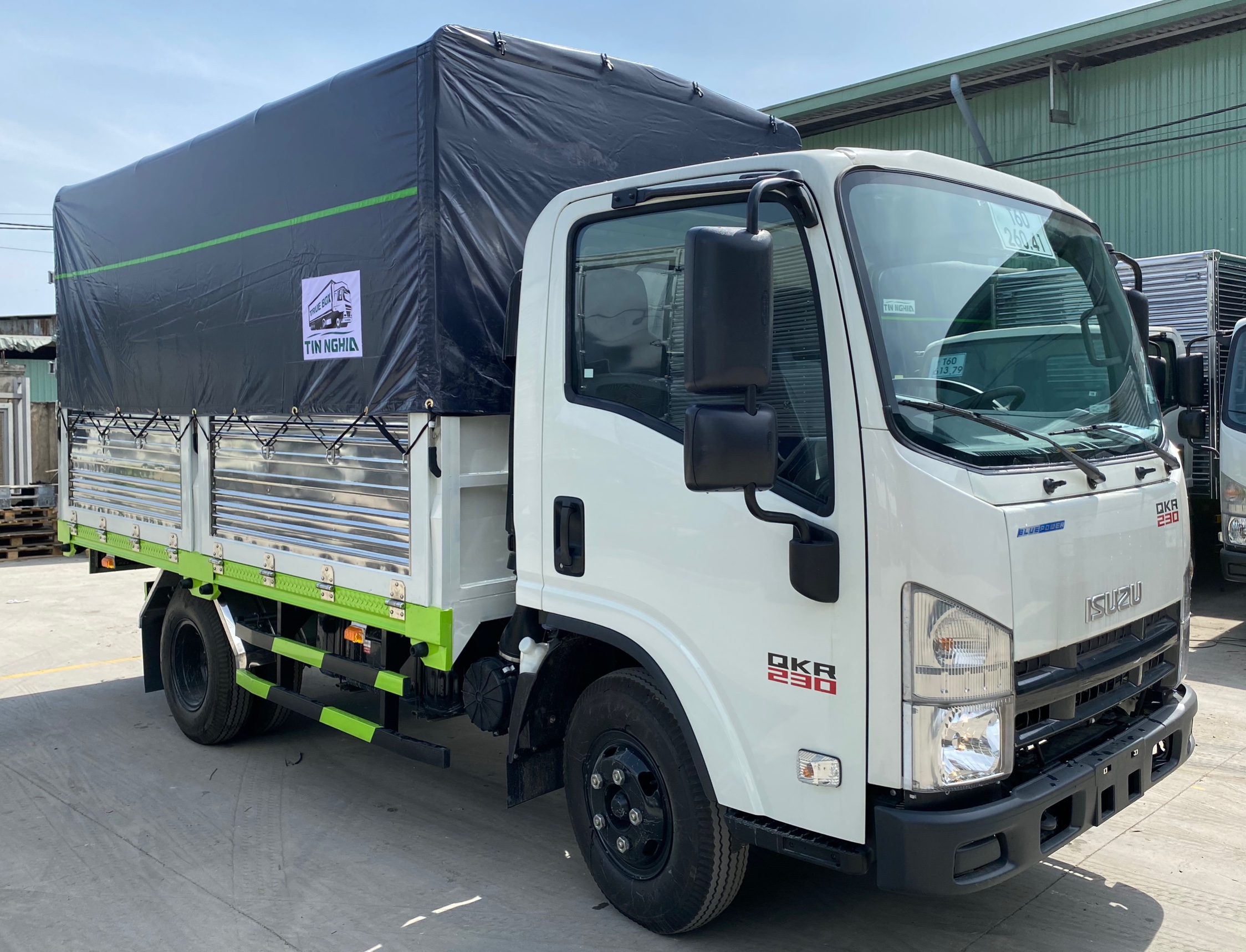 ISUZU QLR77FE5 (QKR 230) THÙNG MUI BẠT 05 BỬNG TẢI TRỌNG 1995KG/ 2280KG 