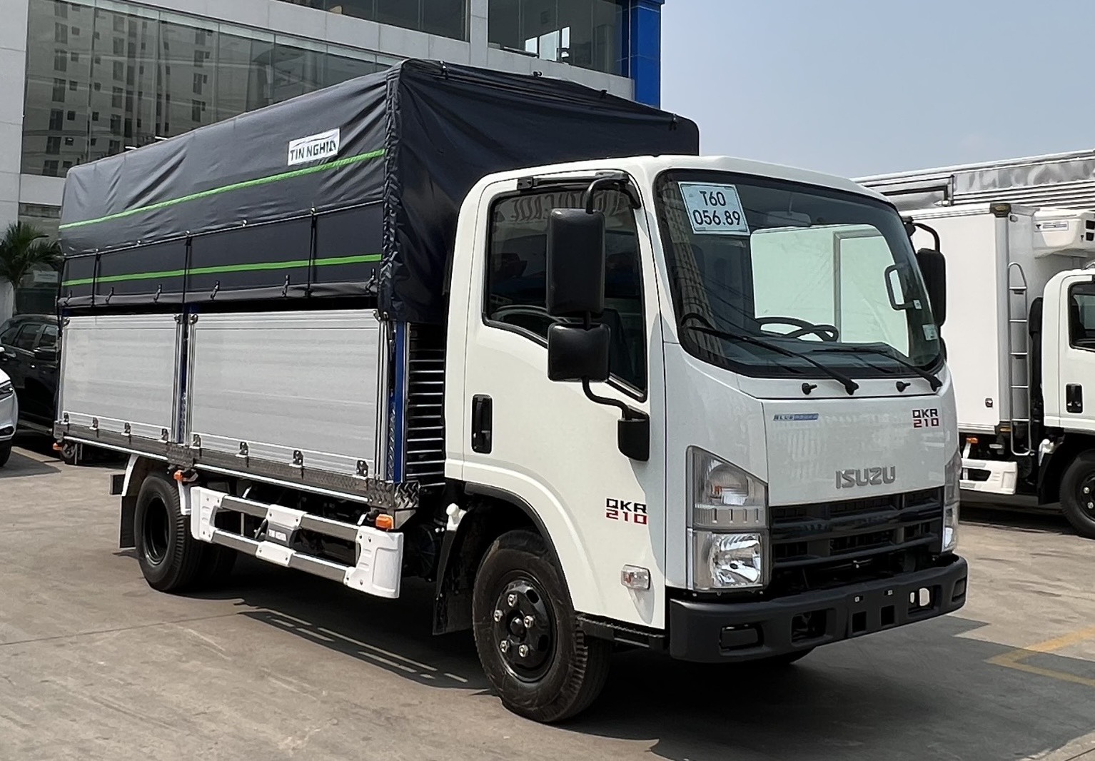 ISUZU QMR77HE5A (QKR 210) THÙNG MUI BẠT 05 BỬNG TẢI TRỌNG 1995KG/ 2280KG - THÙNG DÀI 4.38M