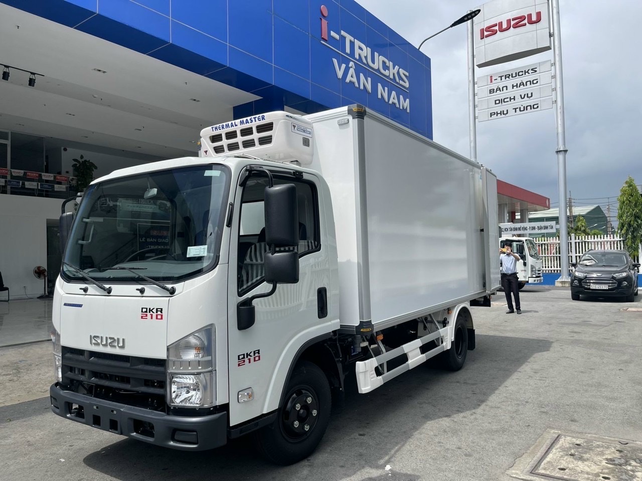 ISUZU QMR77HE5A THÙNG ĐÔNG LẠNH TẢI TRỌNG 1995KG - THÙNG DÀI 4.3M