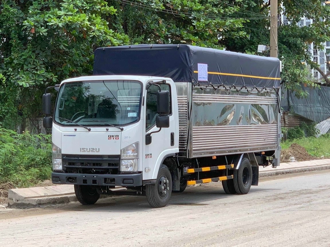 ISUZU QMR77HE5A (QKR 210) THÙNG MUI BẠT 02 CỬA TẢI TRỌNG 1995KG/ 2280KG - THÙNG DÀI 4.38M