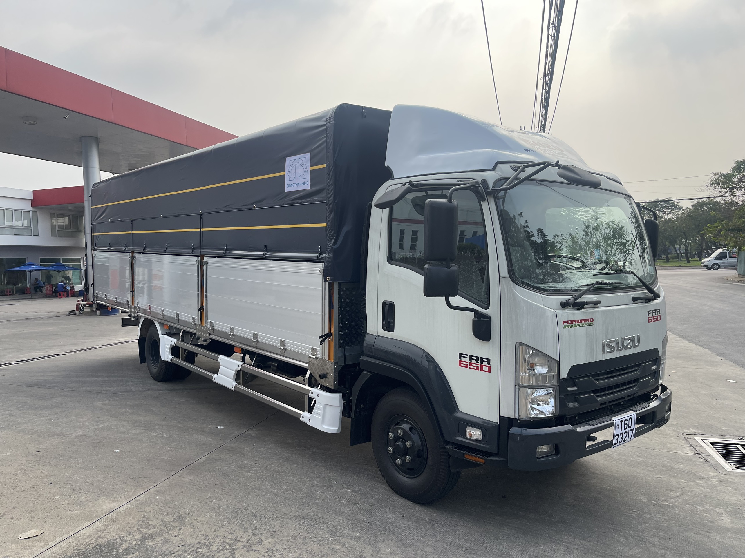 ISUZU FRR90QE5 (FRR 650) THÙNG MUI BẠT 6200KG - THÙNG DÀI 7,4M