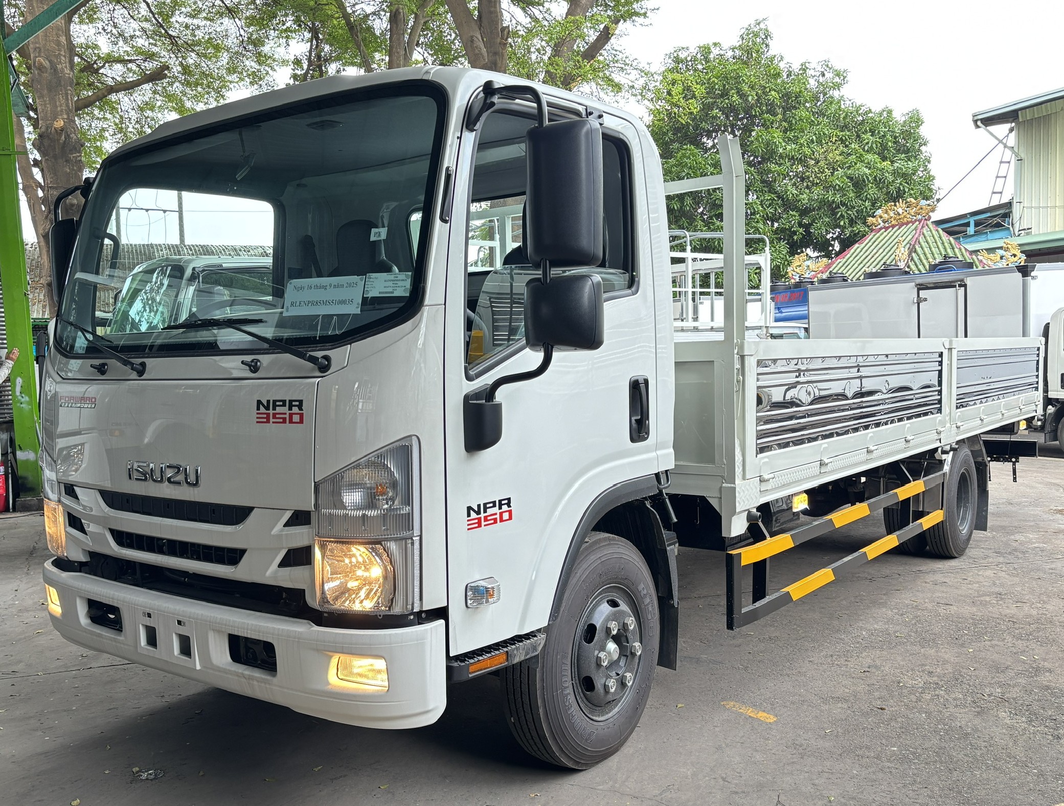 ISUZU NPR85ME5 (NPR 350) THÙNG LỬNG 3995KG -  THÙNG DÀI 6,2M (MẪU MỚI)