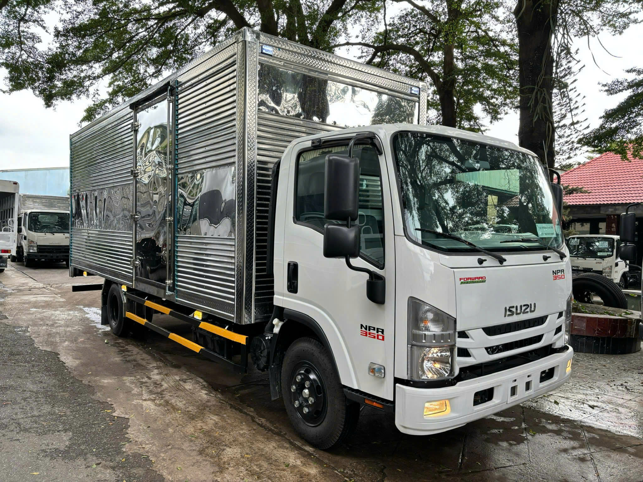 ISUZU NPR85ME5 (NPR 350) THÙNG KÍN 3490KG 
