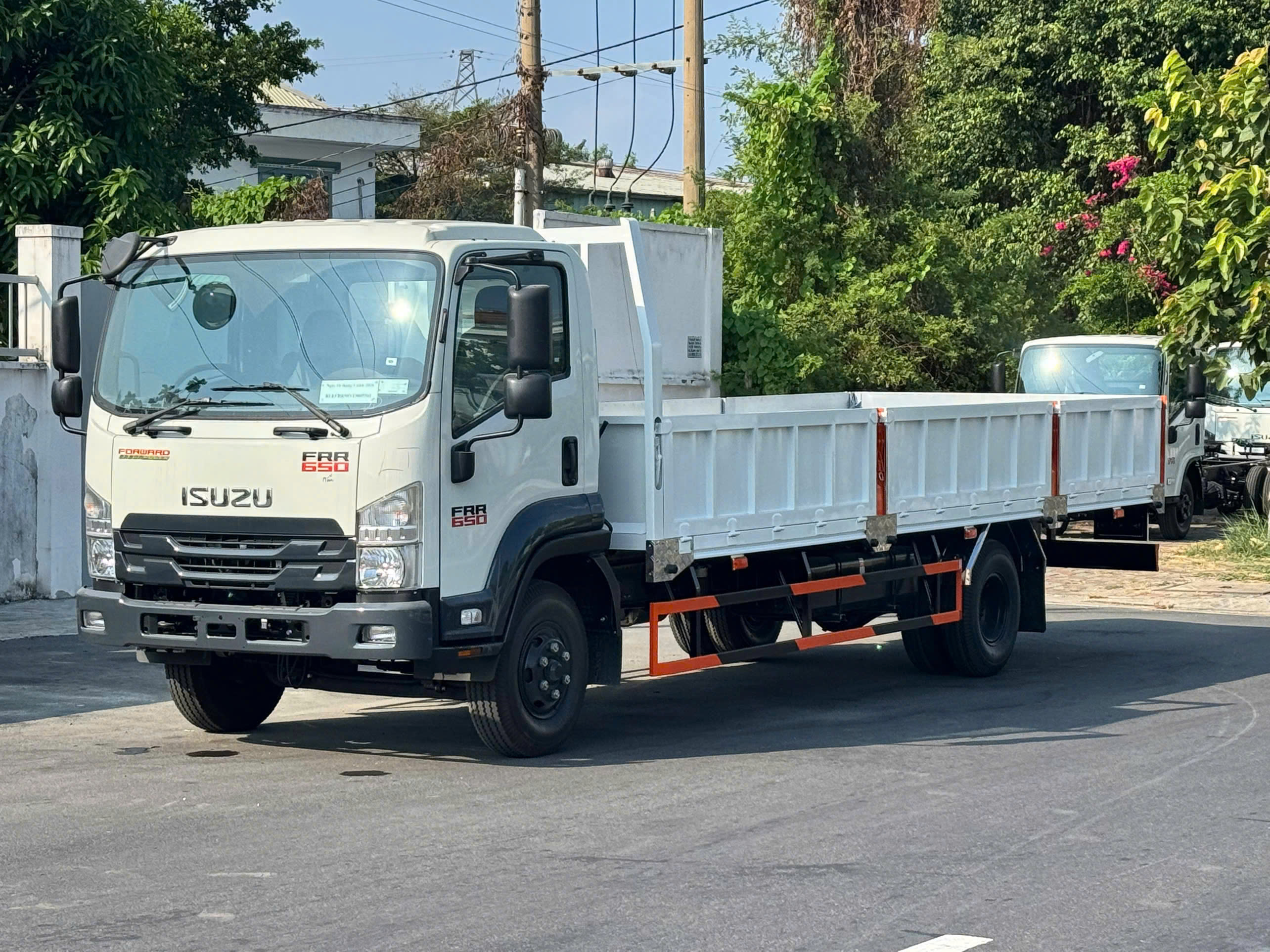 ISUZU FRR90NE5 (FRR 650) THÙNG LỬNG 6600KG -  THÙNG DÀI 6,7M 