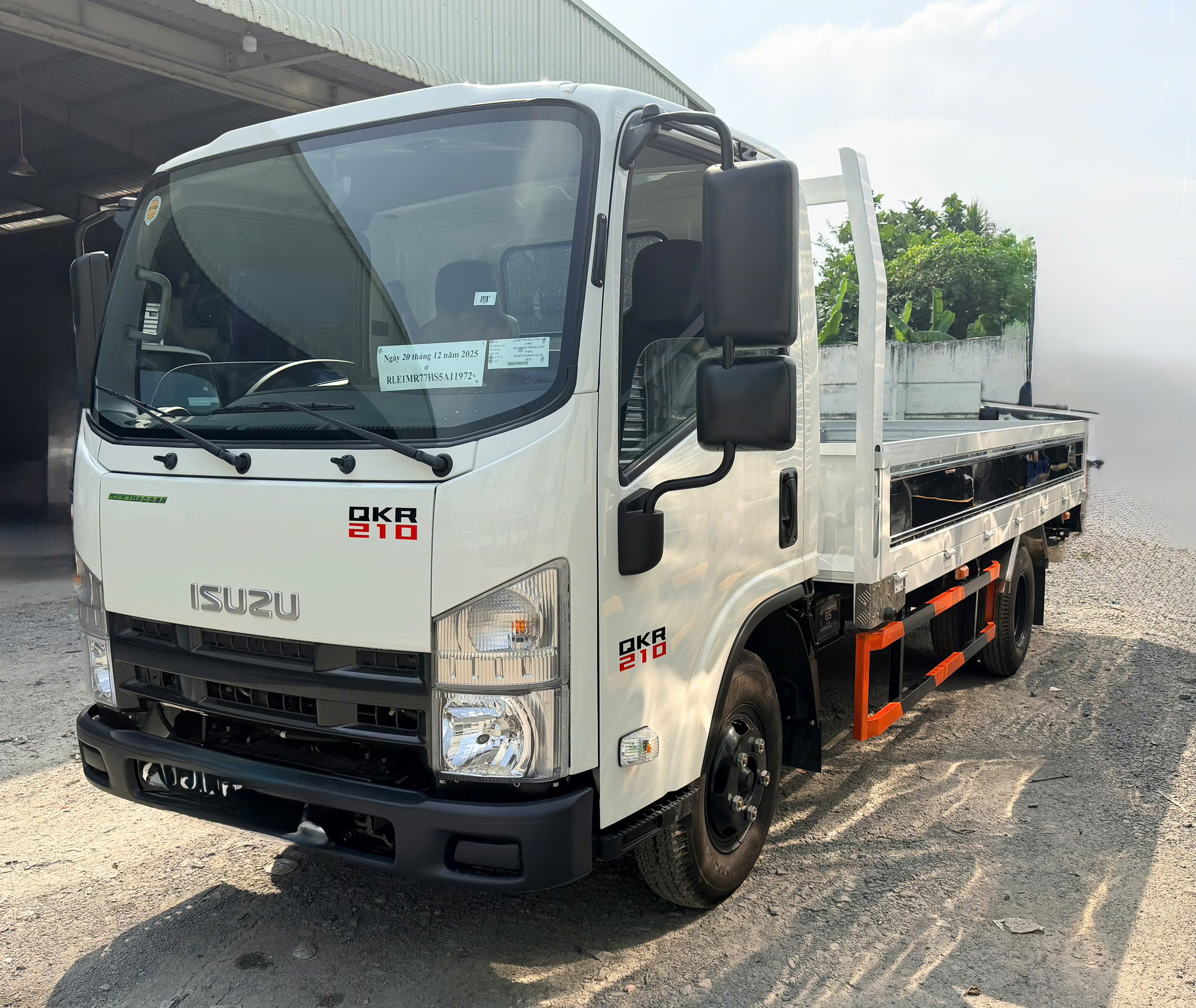 ISUZU QMR77HE5A (QKR 210) THÙNG LỬNG 1990KG/ 2280KG - THÙNG DÀI 4.4M