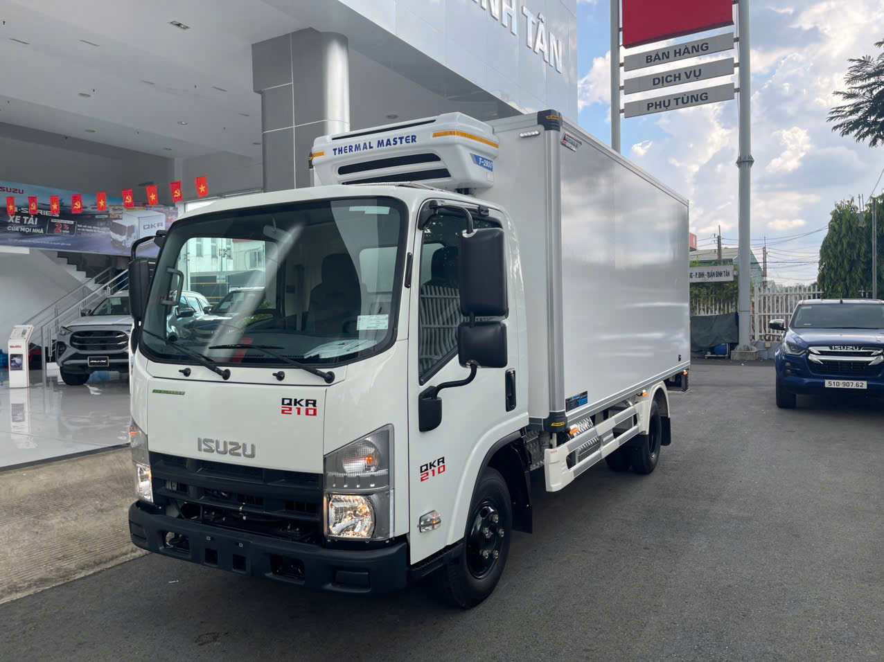 ISUZU QMR77HE5A (QKR 210) THÙNG ĐÔNG LẠNH QUYỀN 1990KG - THÙNG DÀI 4.3M